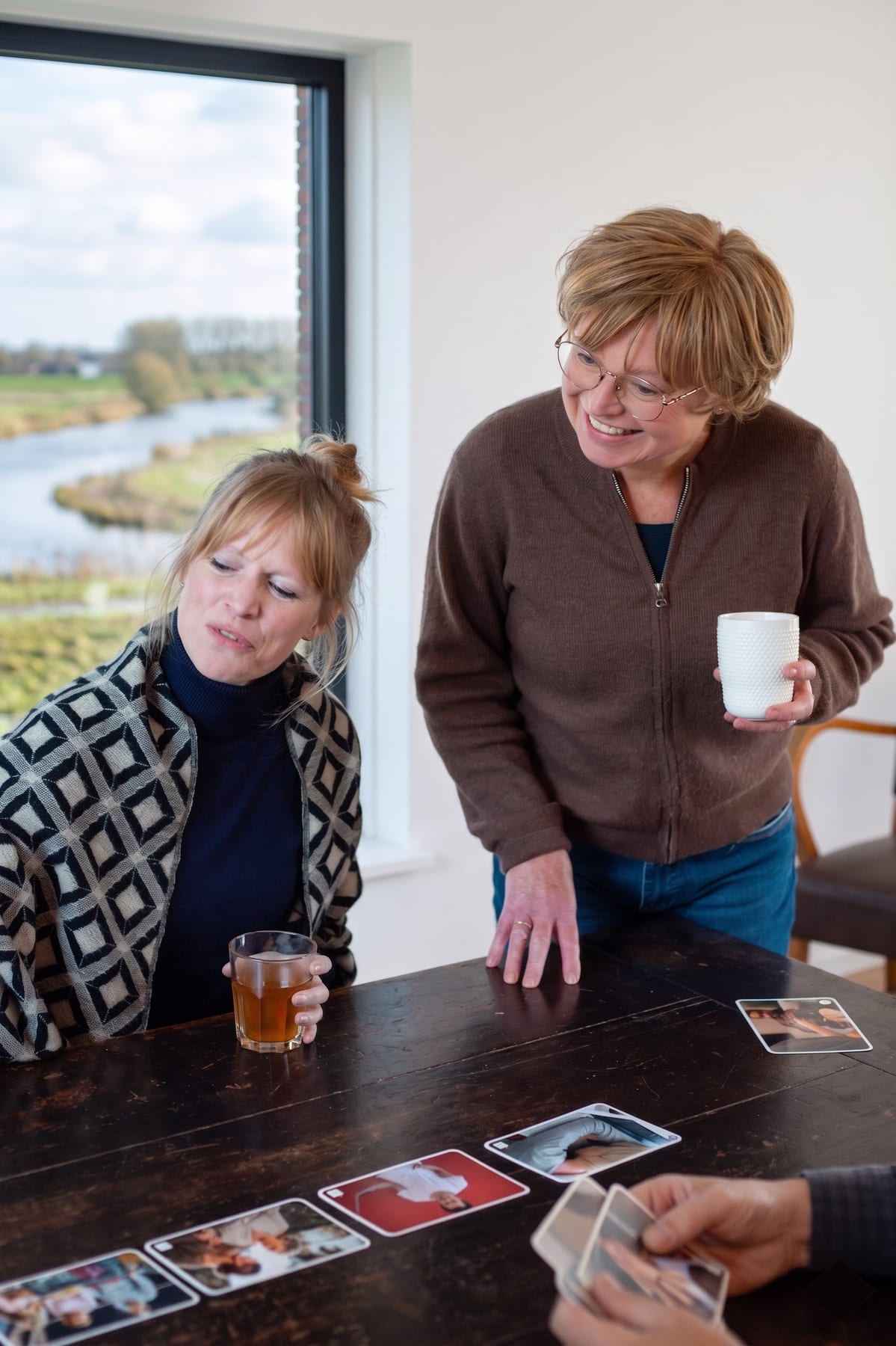 Coach in gesprek met een deelnemer